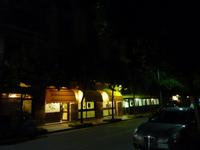 Nach dem Abendessen bot sich noch ein kleiner Bummel durch die Orangenbaumstraße von Diano Marina an. Die Beleuchtung in der Straße tauchte alle Fassaden in ein schönes Licht.