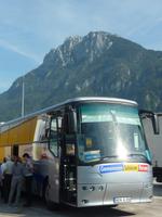 Bei solchen Bergen wäre es manchmal einfacher, wenn so ein Bus Flügel hätte...