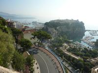 Vom Garten aus hatte man außerdem einen super Ausblick auf den Felsen, auf dem sich die gesamte Altstadt von Monaco befindet.