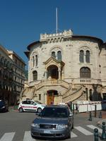 Was genau sich in diesem Gebäude befand, habe ich leider nicht mitbekommen. Aber sehen Sie nur das schöne Auto im Vordergrund!