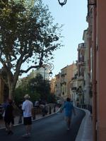 Die Altstadt von Monaco bietet einige wunderbar anzusehende kleine Straßen an der Küste entlang.