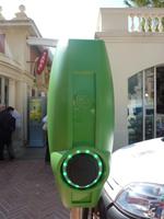 In Monaco gibt es schon Stromstecker auf der Straße für die elektrisch betriebenen Autos. Was Sie hier nicht gut erkennen können: Auf der Steckdose stand 