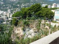 Hier sehen sie zur Abwechslung mal keine Strandpromenade, sondern vielmehr eine Klippenpromenade. Weite Aussicht über das kleine Fürstentum inklusive!