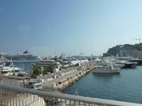 Auf unserer Fahrt nach Monte Carlo kamen wir an vielen dieser kleinen Anlegehäfen für Yachten vorbei.