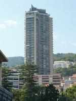 Einer der zahlreichen Wolkenkratzer von Monte Carlo.