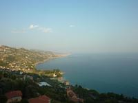 Hier sehen Sie wunderbar, wieso dieser Teil des Mittelmeers die Côte d'Azur (Azurblaue Küste) genannt wird.