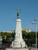 Dieses Denkmal hier war zwar zum Zeitpunkt unseres Besuches abgesperrt, ein Foto konnte man aber dennoch davon erhaschen.