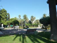 Dieser Park lag nur etwa 400 Meter vom belebten Blumenmarkt entfernt. Wer nicht in der Sonne braten wollte, für den war dieser Ort ideal zum Entspannen.