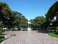 Diesen Weg muss man eigentlich mit eigenen Augen gesehen haben. Er war so glatt poliert und sauber gehalten, dass man sich glatt darin spiegeln konnte. Auf dem Foto ist dieser besondere Eindruck nur zu erahnen.