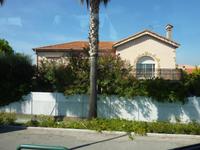 Auch diese kleine Villa ist sicherlich ein hübscher kleiner Ort zum Wohnen.