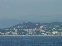 Aus dieser Entfernung sah Cannes sehr ruhig aus.