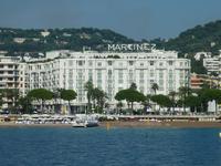 Das berühmte Hotel Martinez besitzt eine der teuersten Suiten der Welt. Eine Übernachtung im Penthouse kostet hier schlappe 34.000 Euro.