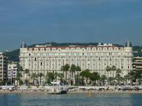 Ebenso gibt es natürlich ein Intercontinental Hotel in Cannes.