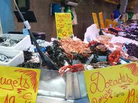 Aber Fisch darf am Mittelmeer natürlich nicht fehlen. Schließlich ist hier auch die Bouillabaisse zuhause. Besonders hat es mir der Schwertfischkopf angetan.