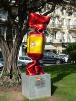 Zu jedem europäischen Land gab es eine dieser Bonbon-Skulpturen. Es handelte sich um eine Ausstellung des französischen Künstlers Laurence Jenkell. Er wollte damit wohl der EU seinen Tribut zollen.