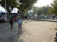 Und mit einem Bild dieser Boule-Spieler beenden wir die Eindrücke dieses Tages. Boule ist ein typischer Freizeitvertreib in Frankreich, es gibt keine Ortschaft, in der es keine Boule-Plätze gibt.