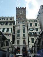 Hoch und schmal. Ein typisches Wohnhaus der Altstadt von Genua.