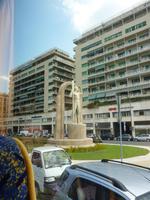 Diese Skulptur soll zweifellos an die nautische Geschichte Genuas erinnern.