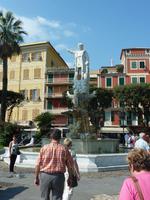 Die Skulptur des Mannes auf diesem Weg wies uns den Weg nach Portofino, den wir später noch einschlagen würden.