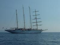 Kurz darauf stachen wir wieder einmal in See. Unsere Fahrt nach Portofino stand an. Dieser Segler hier kreuzte unseren Weg.