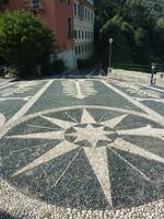 Umso beachtlicher hingegen war dieses Mosaik aus schwarzen und weißen runden Steinen, welches sich direkt vor der Kirche befand.
