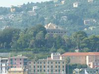 Ob Sie dieses Gebäude wohl erkennen können? Richtig, es handelt sich um die Villa Durazzo.