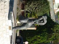 Diese Dame mit gebärfreudigem Becken empfing uns kurz vor den Pforten der Stadt selbst.