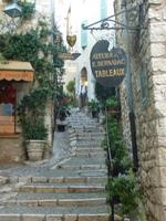 Ein weiterer Ort, der zum Wohnen bestimmt traumhaft ist. Viele Gassen bestanden aus diesen kleinen alten Steintreppen.