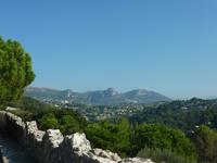 Diese Aussicht über das Hinterland von Nizza genießt jeder, der auf die heutige Aussichtsplattform der Stadt steigt.