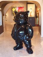 Nicht nur Bildergalerien gab es in St. Paul de Vence. Auch Skulpturen werden hier geschaffen. Der Künstler dieser Galerie scheint besonders japanisch inspiriert gewesen zu sein.