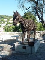 Ein Pferd aus Hufeisen. Zum Reiten war es allerdings nicht geeignet.