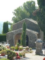 Die Kapelle passte zu diesem kleinen Friedhof.
