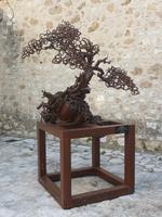 Eine weitere Skulptur nach Art des Pferdes aus Hufeisen.