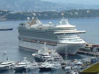 Kreuzfahrtriesen in der Bucht