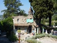 Eingang zum Dorf  St . Pau de Venecel