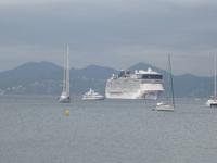 Kreuzschiff vor Cannes