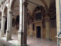 Arkaden Innenhof der ehemaligen Universität Bologna