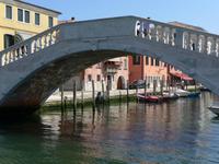 Brücken in Chioggia, die es zum Kleinvenedig machen