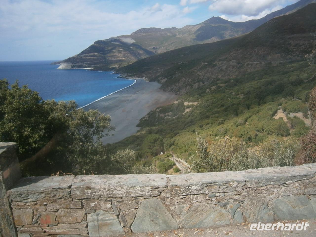 Der schwarze Strand von Nonza