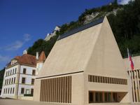 Tag 14 - 3 - Kurzaufenthalt in Vaduz - Fürstentum Liechtenstein (7) - Neues Regierungsgebäude