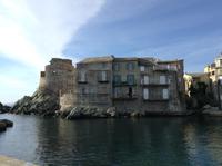 der alte Genueserturm und der Fischerort Erbalunga