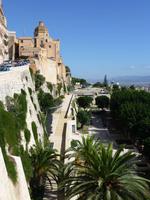 Cagliari - Blick entlang der Festungsmauern zur Kathedrale