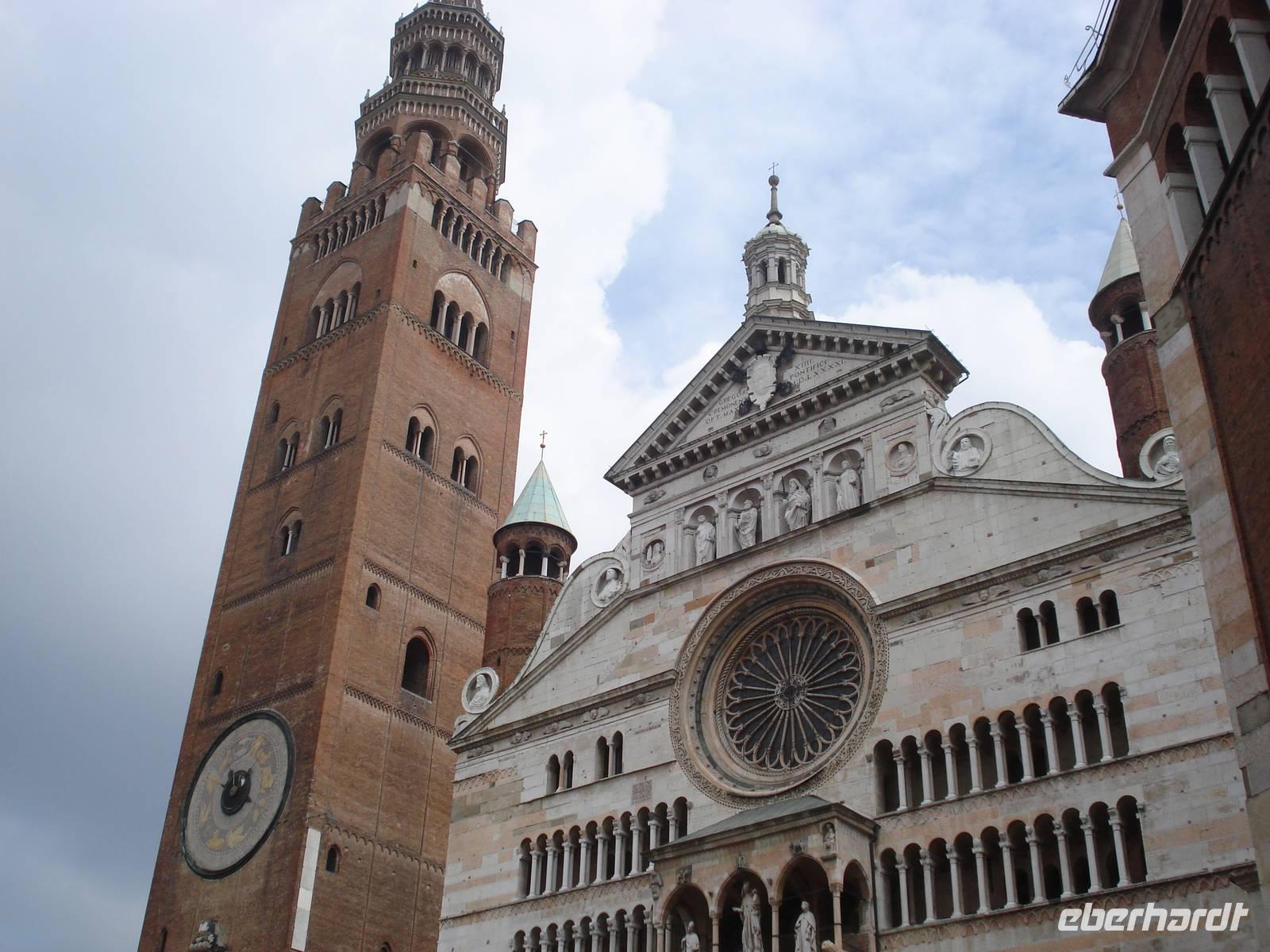 Cremona - Fassade der Kathedrale und Torraza