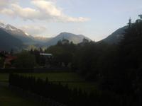 Abenddämmerung am Autohof in Sterzing mit Blick nach Südtirol