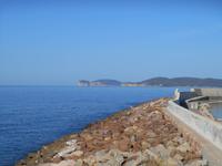 Alghero (Spaziergang auf der Festungsmauer mit Blick zum Capo Caccia)
