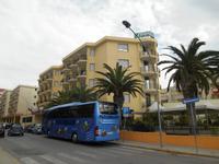 unser Reisebus vor dem Hotel 