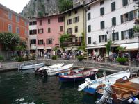 Impressionen am Alten Hafen von Limone.