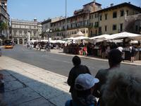 Noch ein Blick zurück auf den Marktplatz, auf die Piazza Erbe.