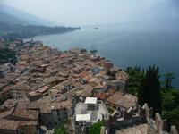 Und dann über den Dächern von Malcesine ! 