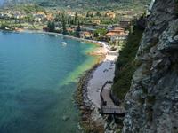 Badestrand in Malcesine unterhalb der Scaliger - Burg.